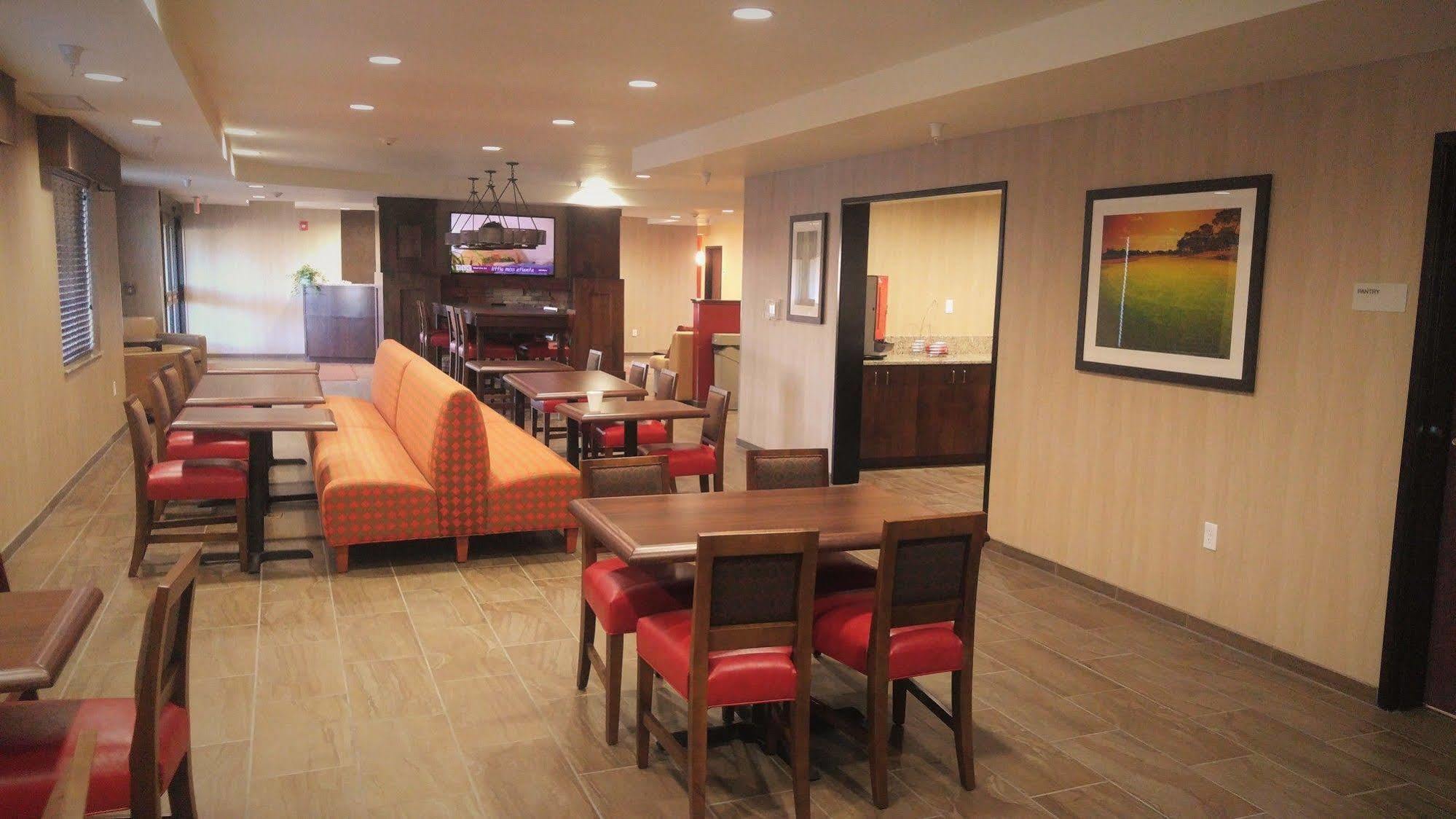 Watford City Inn At Hunters Run מראה חיצוני תמונה
