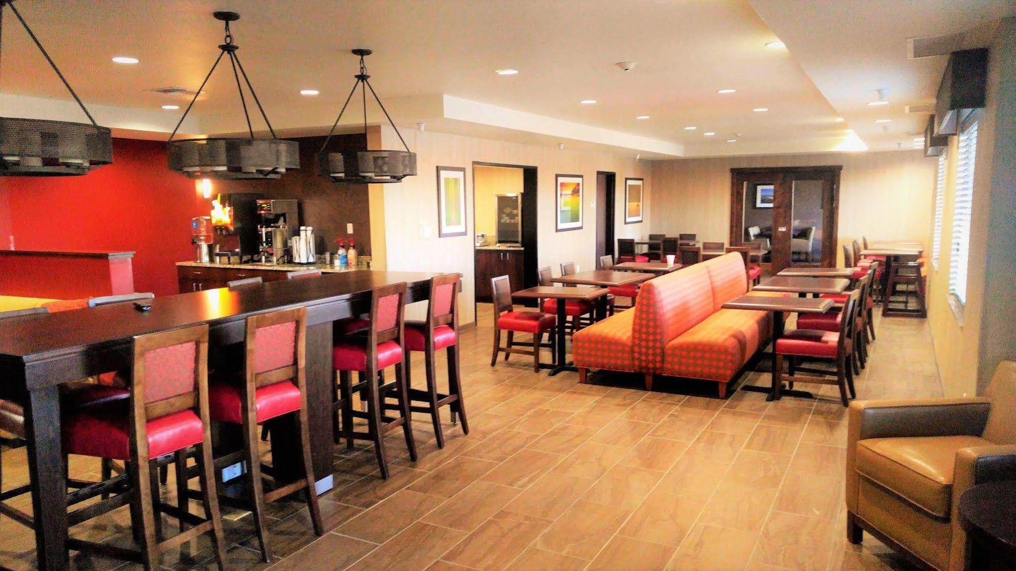 Watford City Inn At Hunters Run מראה חיצוני תמונה